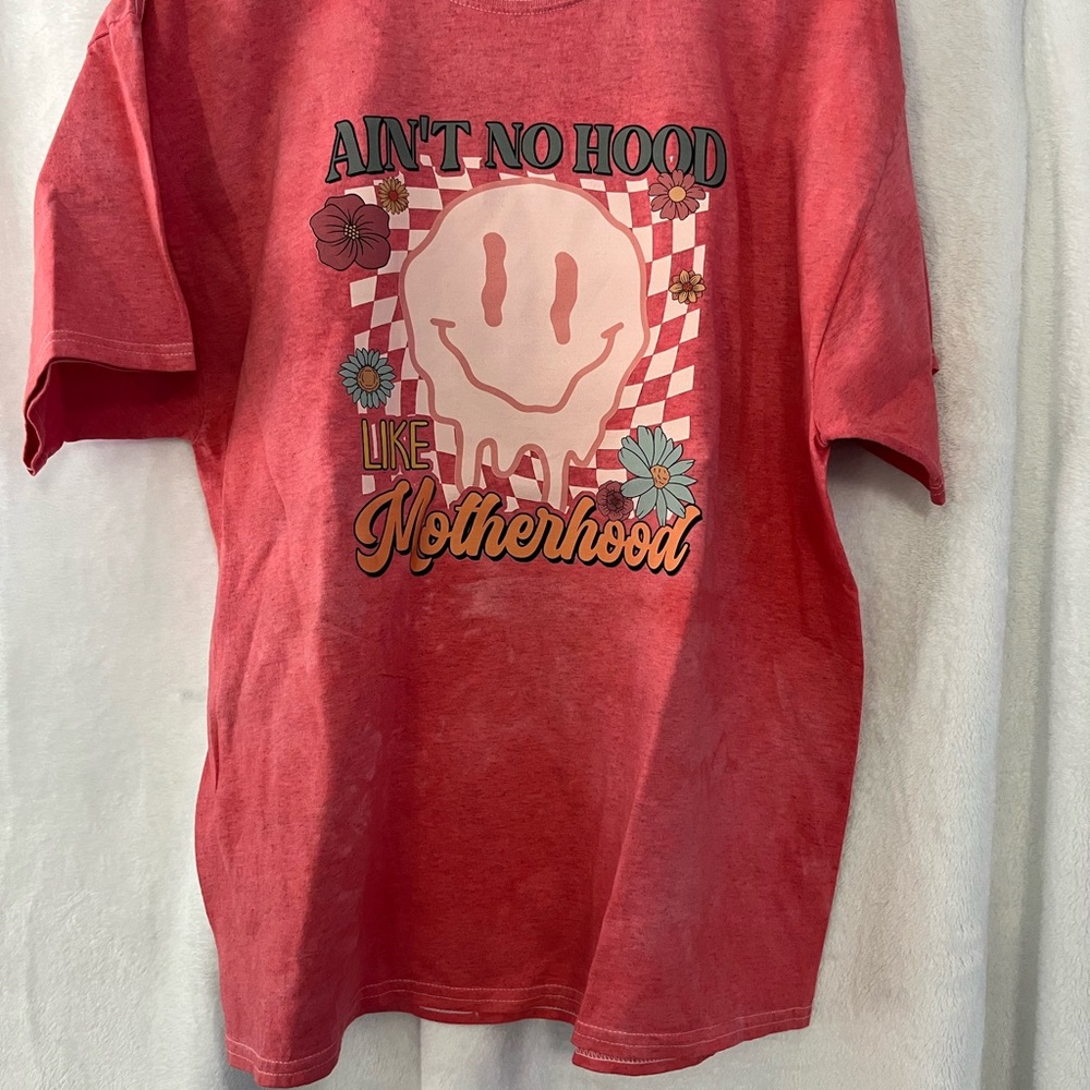 Hanes Red Ain't No Hood Like Motherhood Tee
